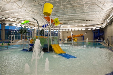The Recreation Pool is a multipurpose pool that accommodates recreation, lap swimming, water fitness and swimming lessons. The Recreation Pool is surrounded by glass to bring the outdoors in and provide ample outdoor lighting.