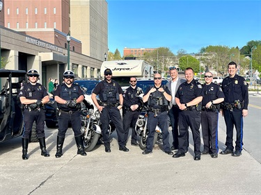 Mayor posing with Sioux Falls Police