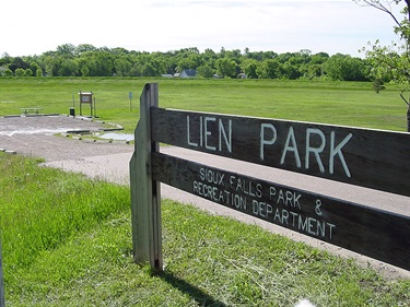 Lien Park Sign