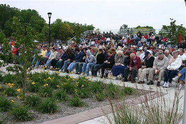 Veterans' Memorial Park Crowd